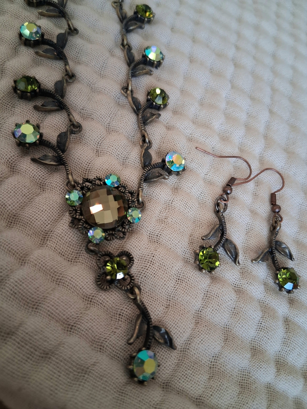 Vintage Style Green Crystal Floral Neclace With Matching Earrings